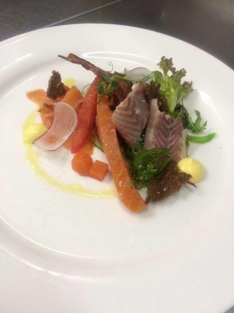 古勒斯餐厅酒店 阿克伦 外观 照片